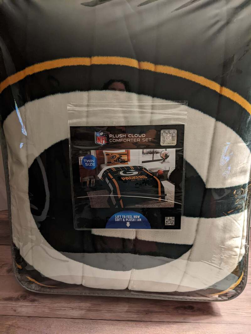 Green Bay Packers Plush Twin Comforter with Sham