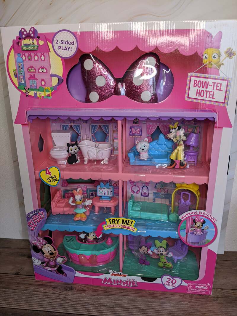 Minnie Bow-Tel Hotel