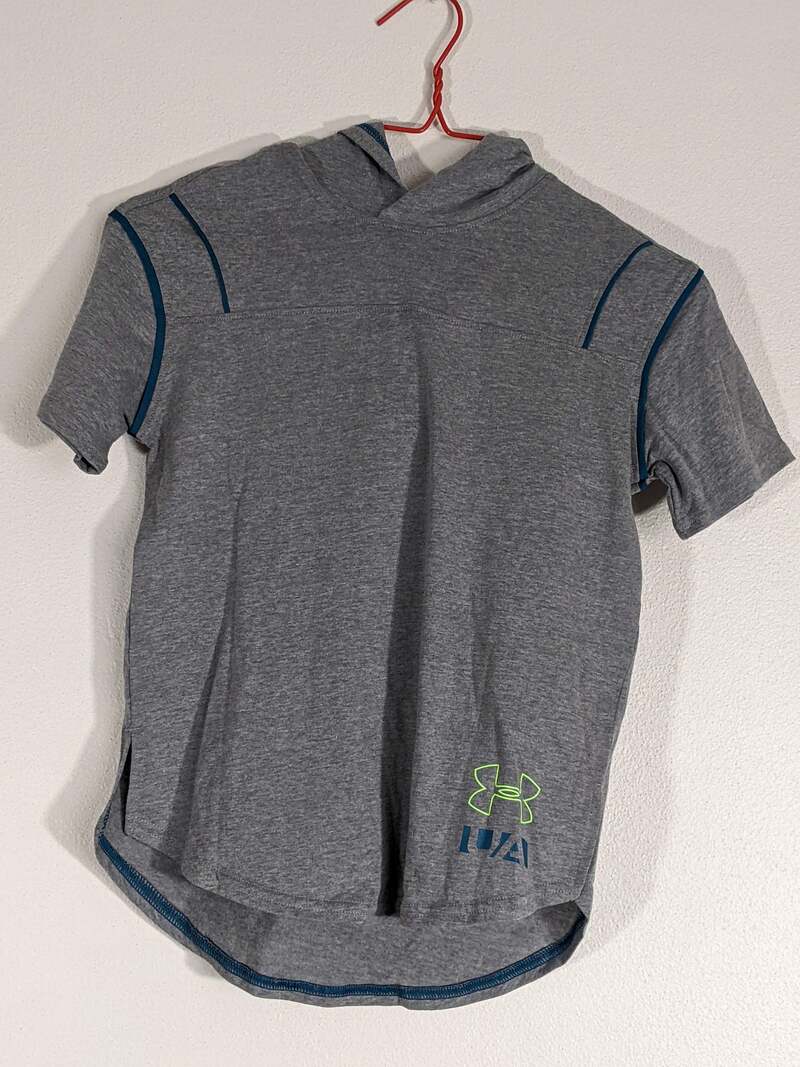 Boys Under Armour Gray Short Sleeve Hooded Shirt