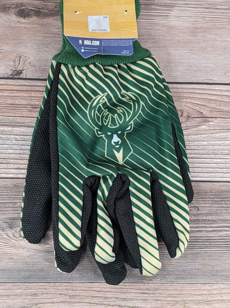 Milwaukee Bucks Sport Utility Gloves Green/Cream